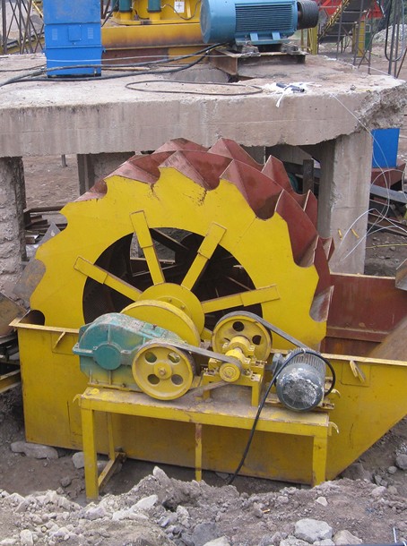 【金屬礦】四川時(shí)產(chǎn)300噸金屬礦破碎成套設(shè)備