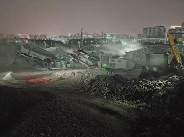 廣州白云時(shí)產(chǎn)150-180噸石灰石履帶式移動(dòng)破碎生產(chǎn)線(xiàn)