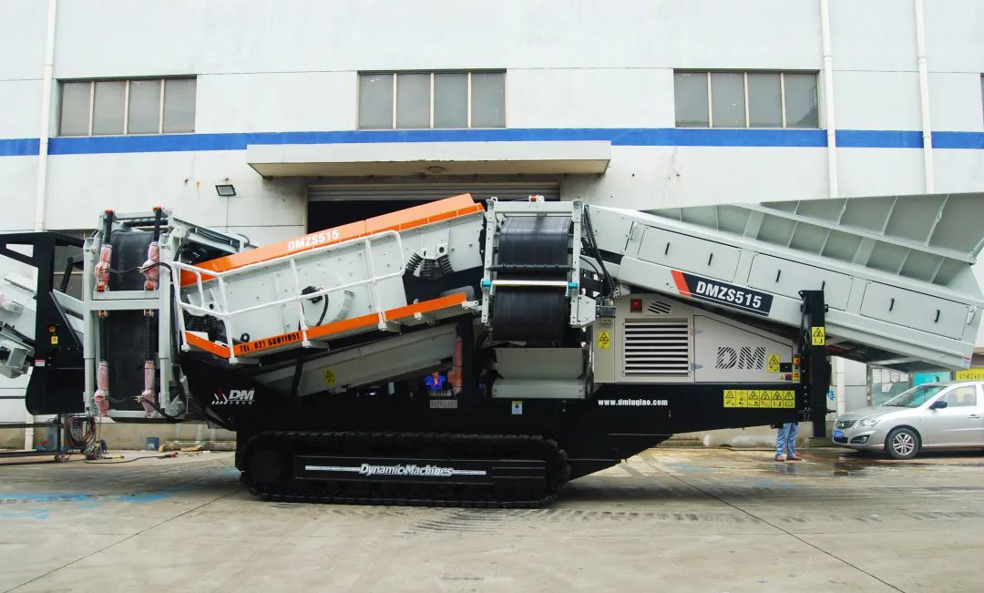 發(fā)貨中 | 上海東蒙開(kāi)年發(fā)貨進(jìn)行中！DMZS515移動(dòng)重型篩分站火速發(fā)往客戶前方，助力客戶砂石骨料項(xiàng)目